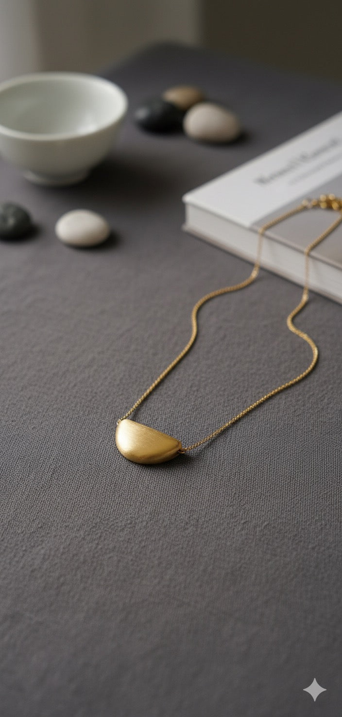 🌙 Minimalist Half-Moon Brass Pendant – Modern Chic Statement Necklace