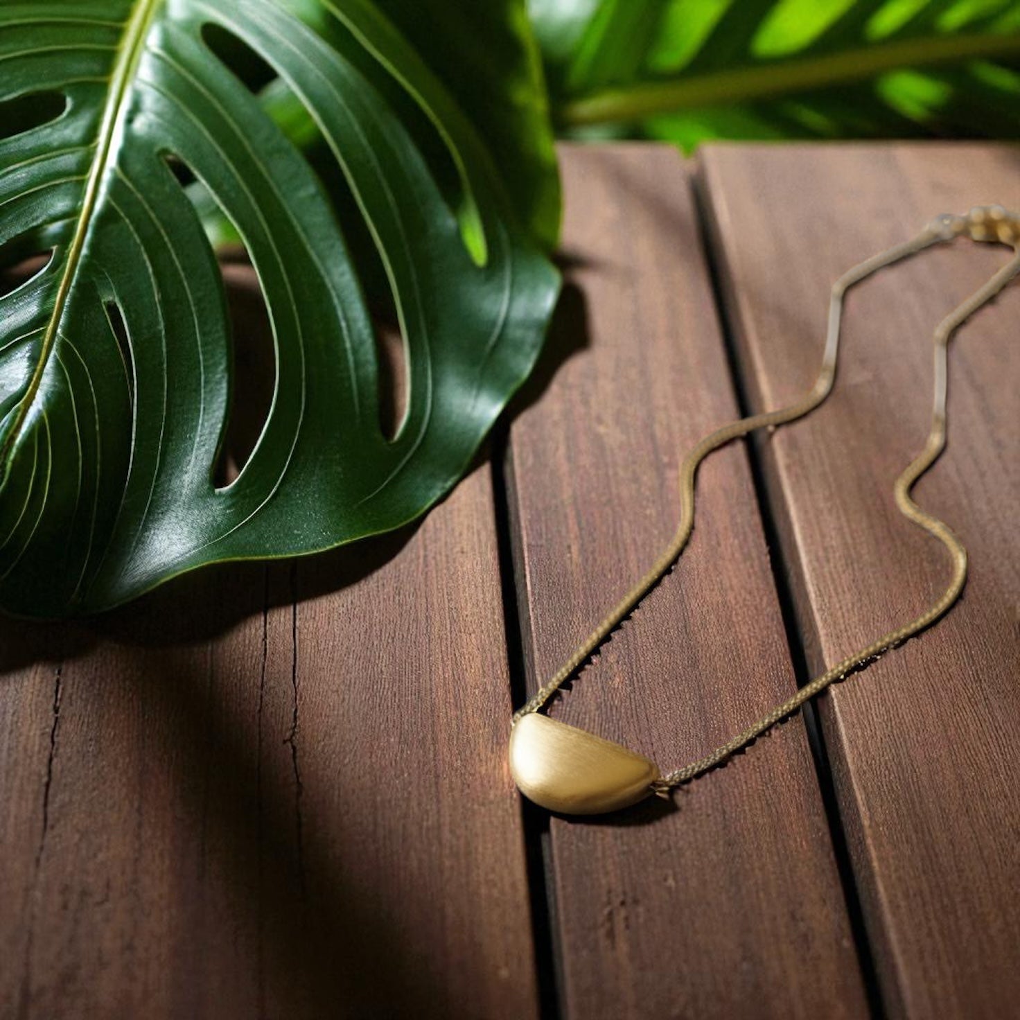 🌙 Minimalist Half-Moon Brass Pendant – Modern Chic Statement Necklace