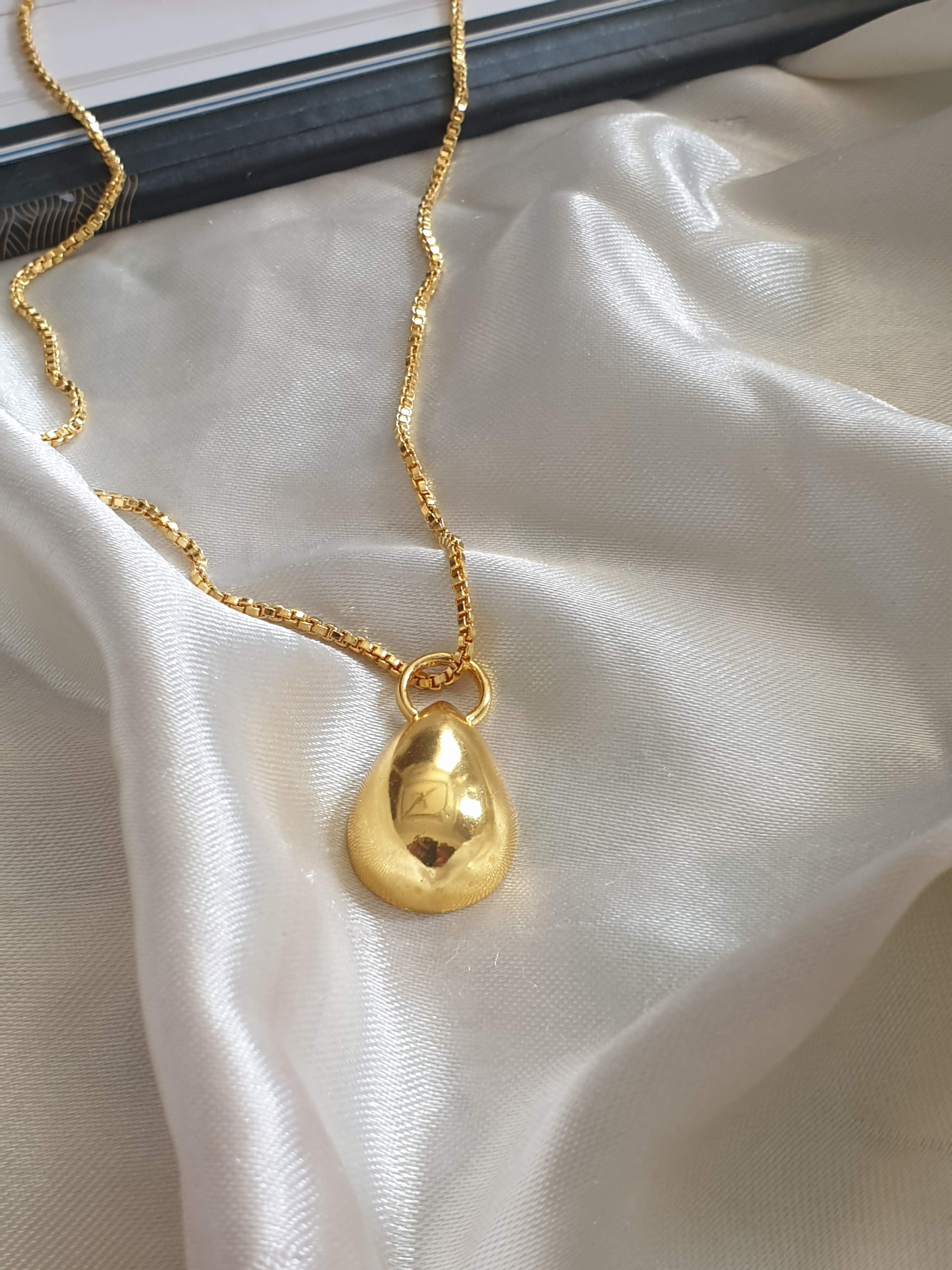 Elegant Brass Teardrop Pendant – Classic Gold-Tone Minimalist Jewellery for Women