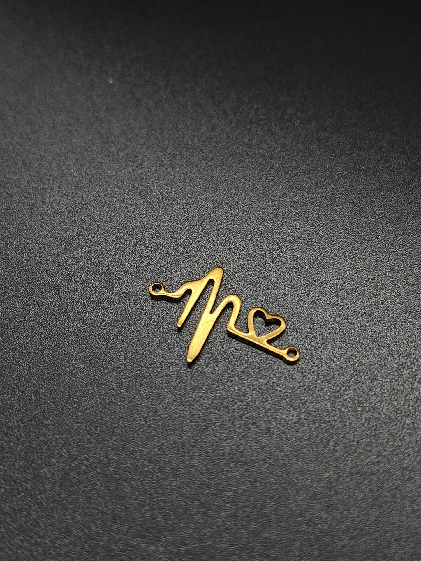 Brass Heartbeat Pendant – Minimal Gold-Tone ECG Line Love Charm for Jewellery Making