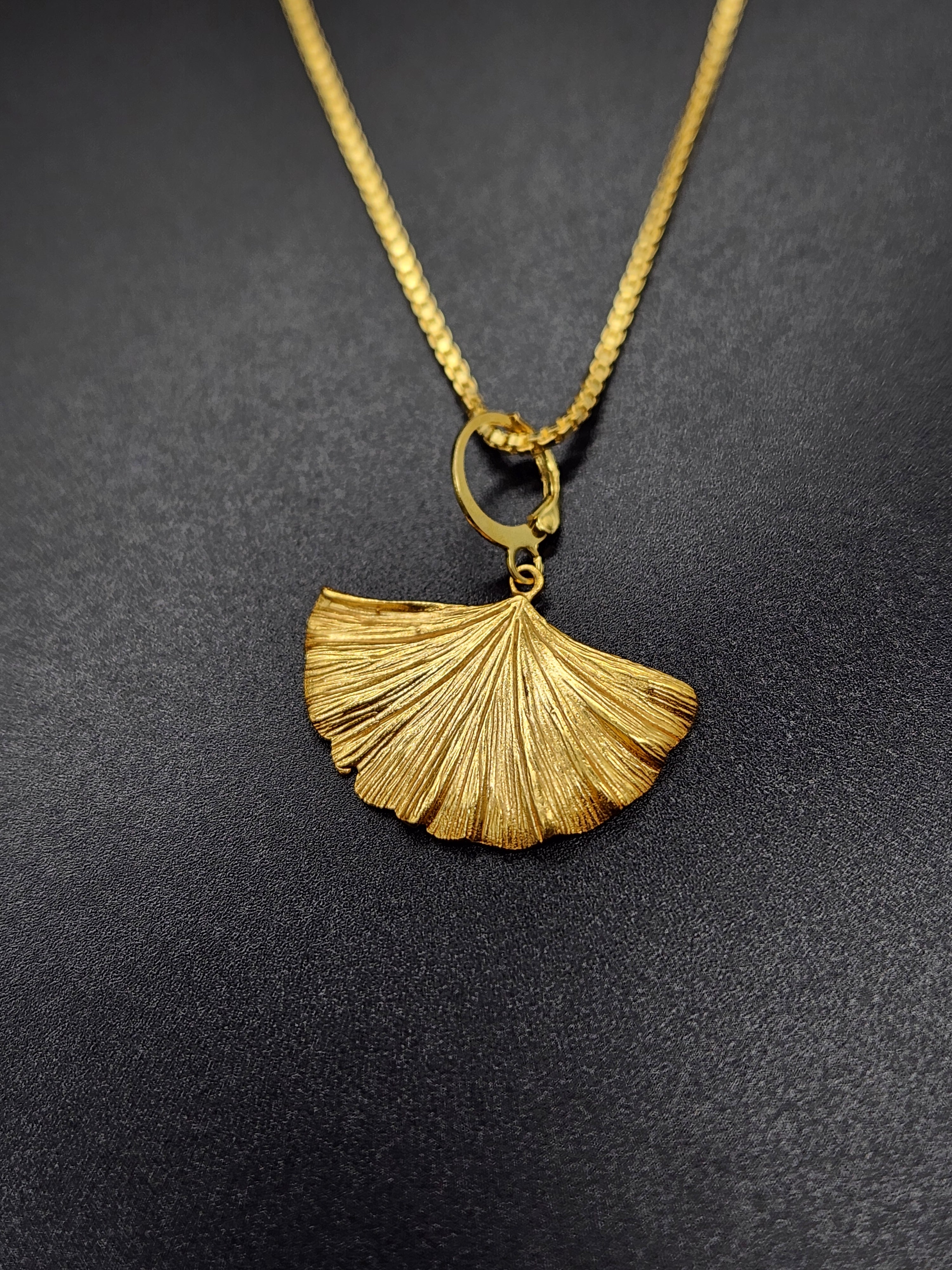 Brass Leaf Pendant Necklace – Textured Gold-Tone Nature Inspired Jewellery for Women