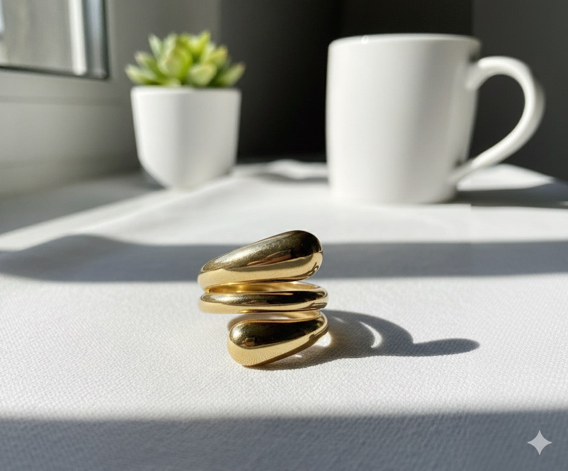 Golden Ripple Brass Ring – Sculpted Elegance in Motion ✨💫