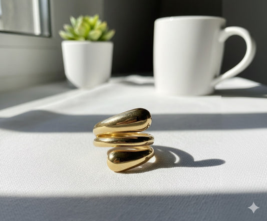 Golden Ripple Brass Ring – Sculpted Elegance in Motion ✨💫