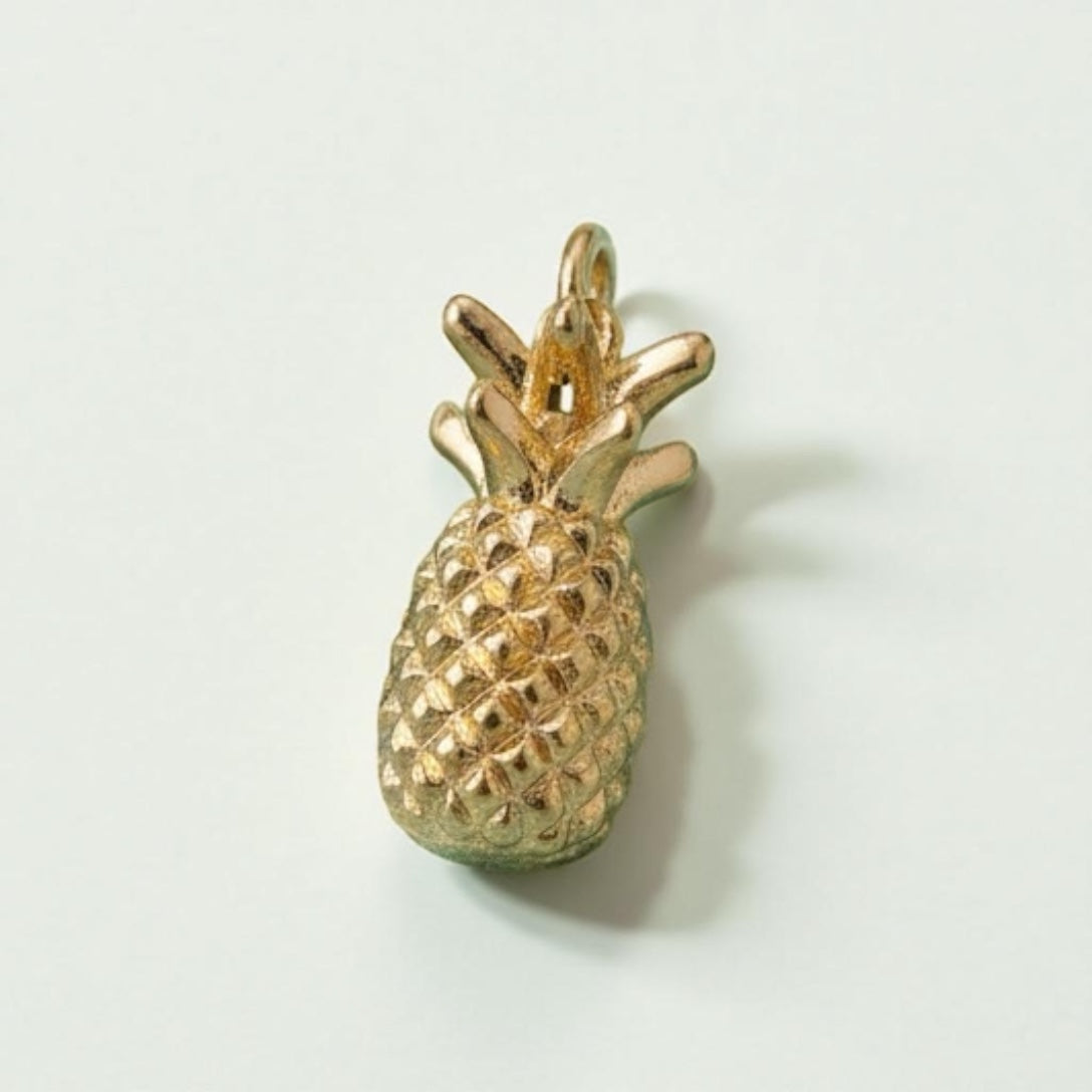 Golden Pineapple Brass Pendant – Symbol of Warmth, Positivity & Tropical Luxury 🍍✨