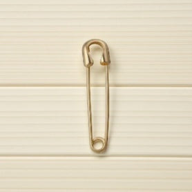 Golden Safety Pin Brass Pendant – Edgy Minimalism Meets Timeless Charm 🔱✨