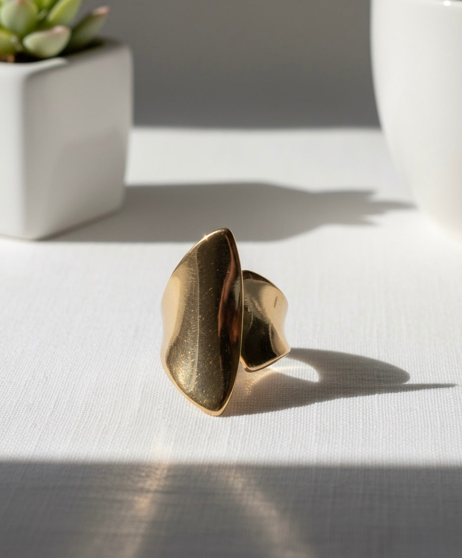 Golden Wave Brass Ring – Bold, Sculptural Elegance for the Modern Muse ✨💛