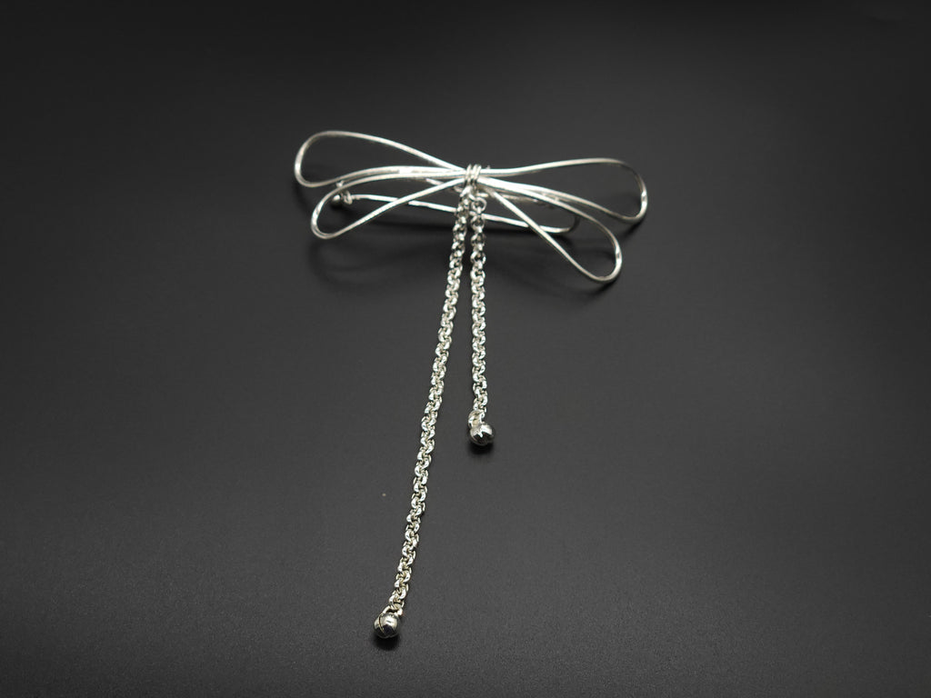 Bow Brass Hair Clip – Elegant Minimal Statement Accessory