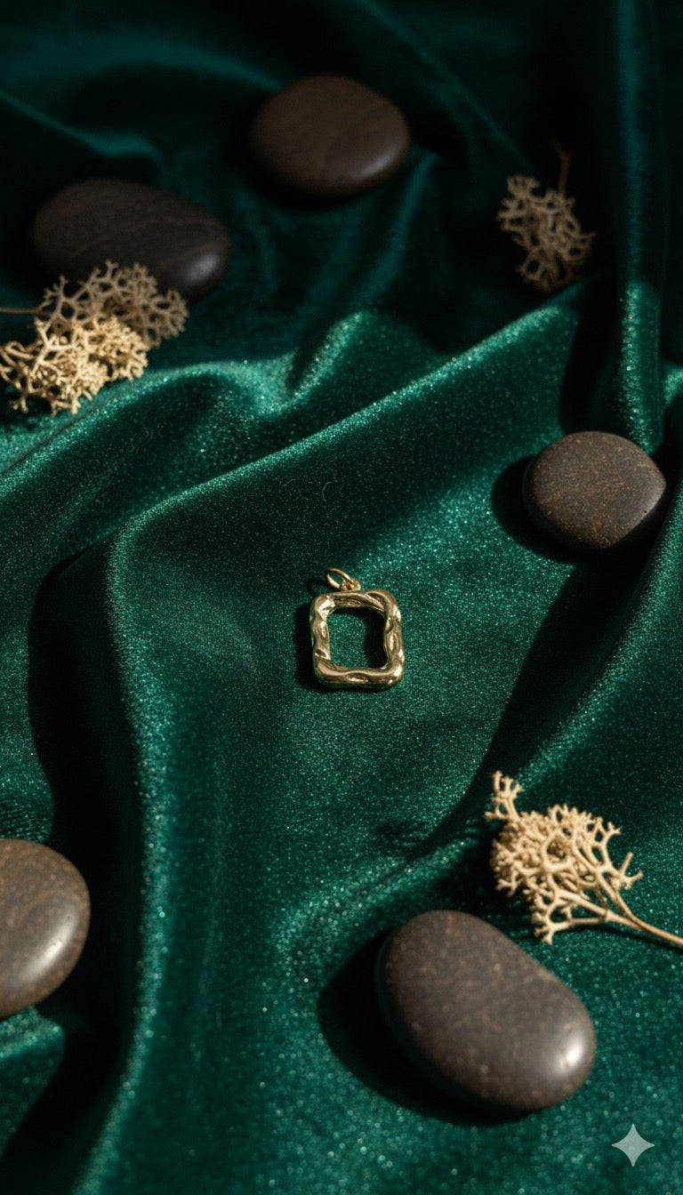 Molten Frame Brass Pendant – Modern Minimalism with Organic Elegance ✨🪄
