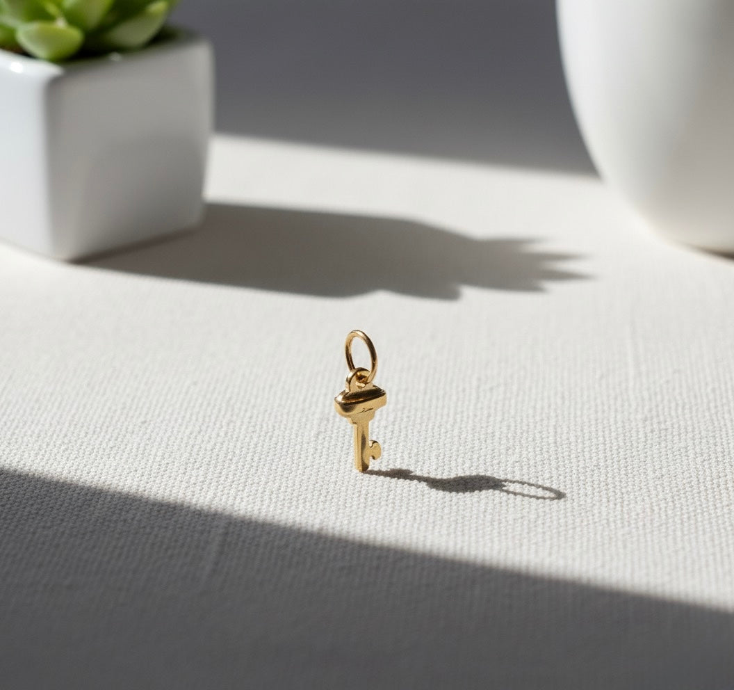 Golden Key Brass Pendant – Unlock Your Style with Symbolic Elegance ✨🔑