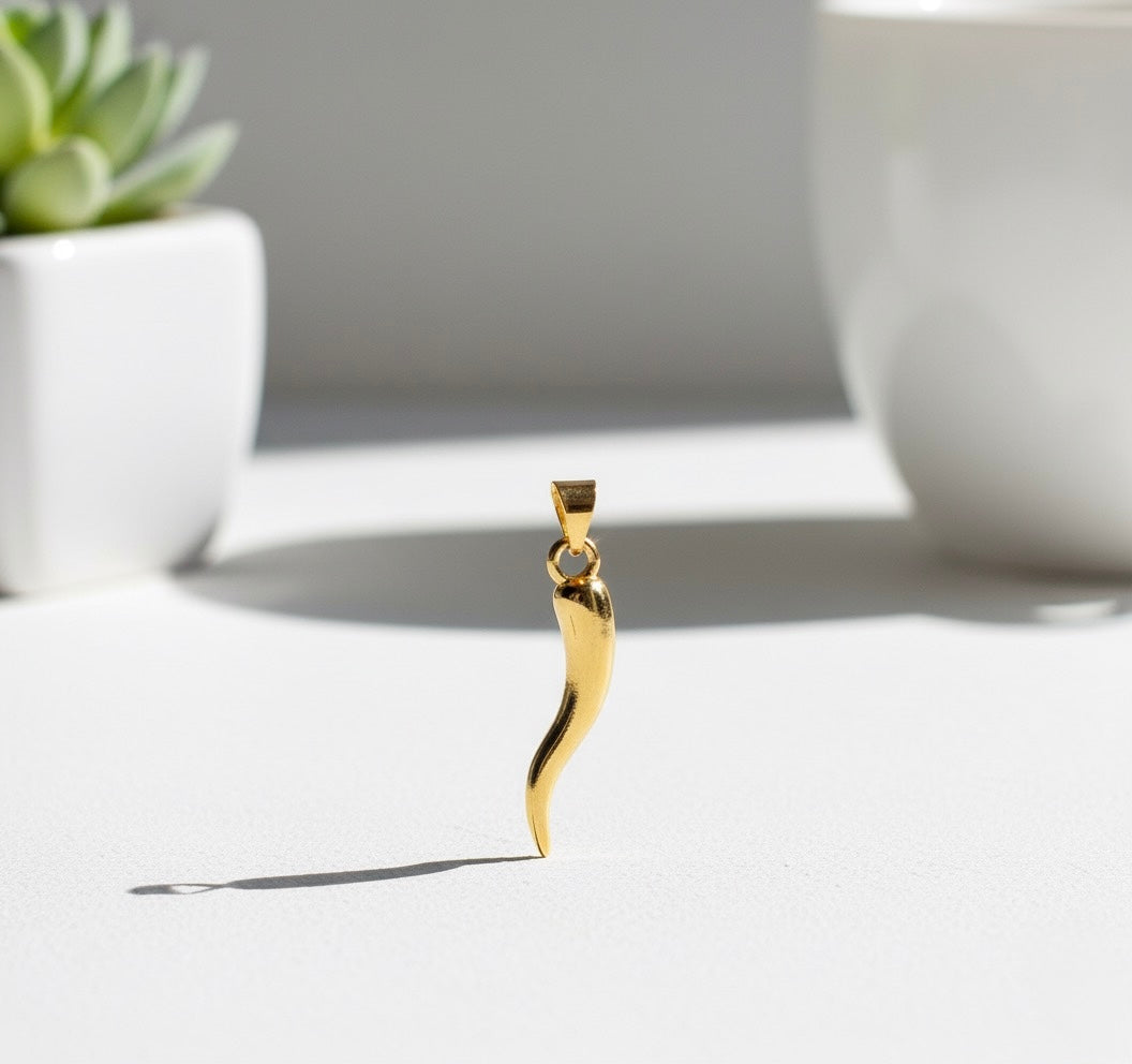Golden Horn Brass Pendant – Italian Cornicello for Luck, Strength & Protection ✨