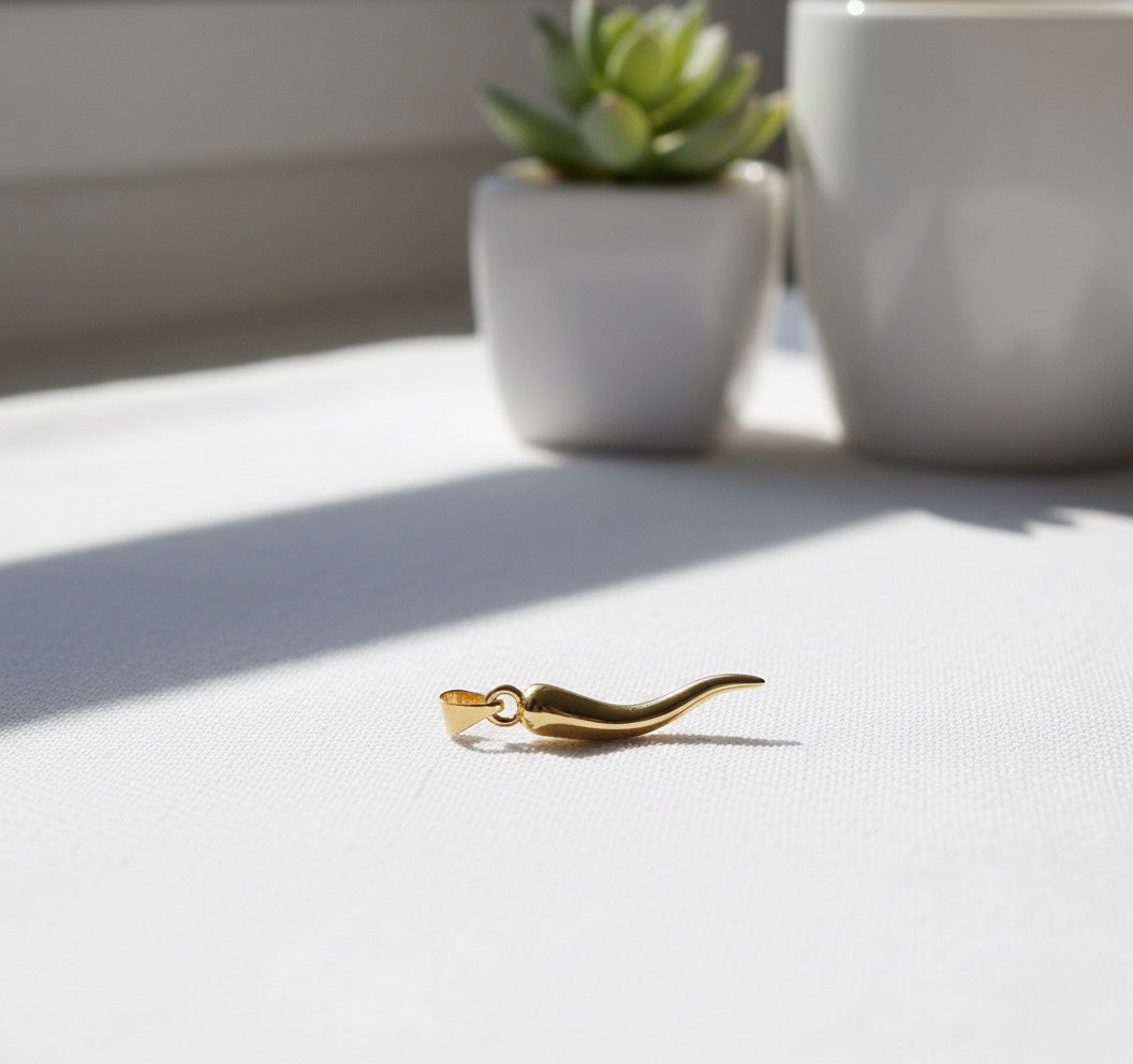 Golden Horn Brass Pendant – Italian Cornicello for Luck, Strength & Protection ✨