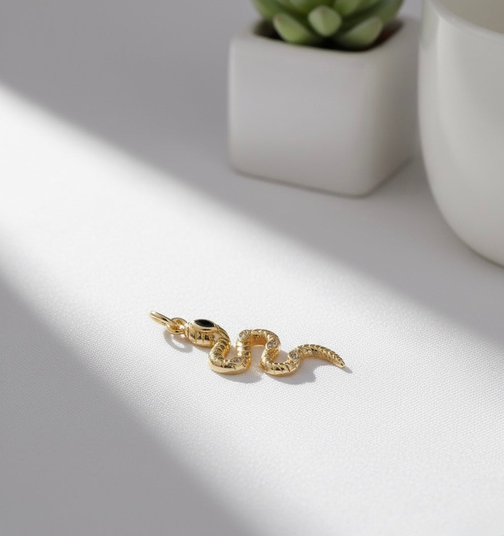 Golden Serpent Brass Pendant – Symbol of Power, Transformation & Timeless Elegance 🐍✨